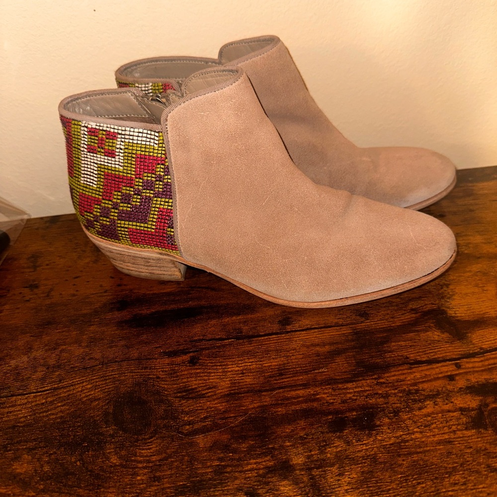 Sam Edelman Women’s Leather Booties Beige  Embroidered Aztec Putnam SZ 8 39 Boot - Picture 2 of 6